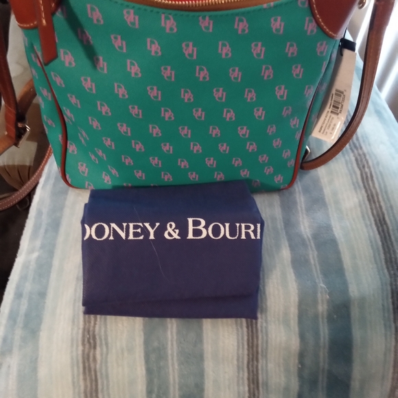 NWT DOONEY AND BOURKE CROSSBODY BAG - Picture 3 of 9